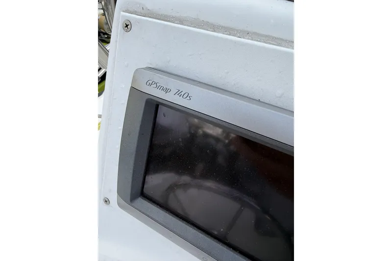 Slide: The Image of GPSmap 740s on 2004 Boston Whaler 190 Nantucket boat dashboard. - 16