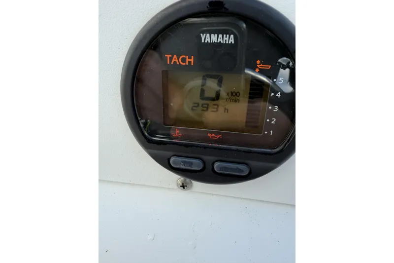Slide: The Image of Yamaha tachometer displaying 293 hours on a 2004 Boston Whaler 190 Nantucket boat. - 19