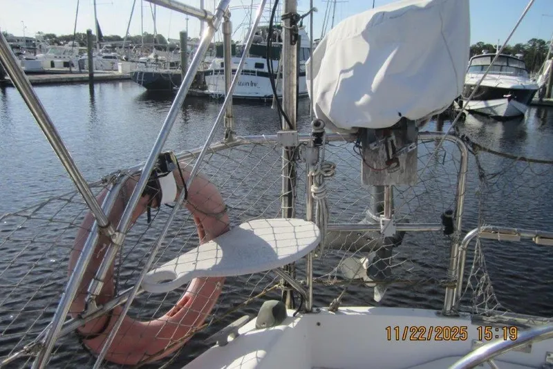 Slide: The Image of 1986 Catalina 30 MkII sailboat stern with lifebuoy and marina view. - 22