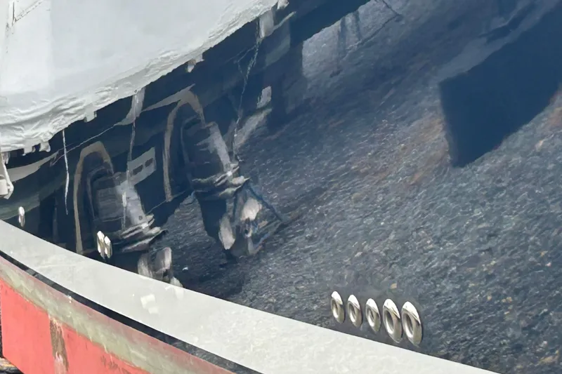 Slide: The Image of Gelcoat reflection - 10