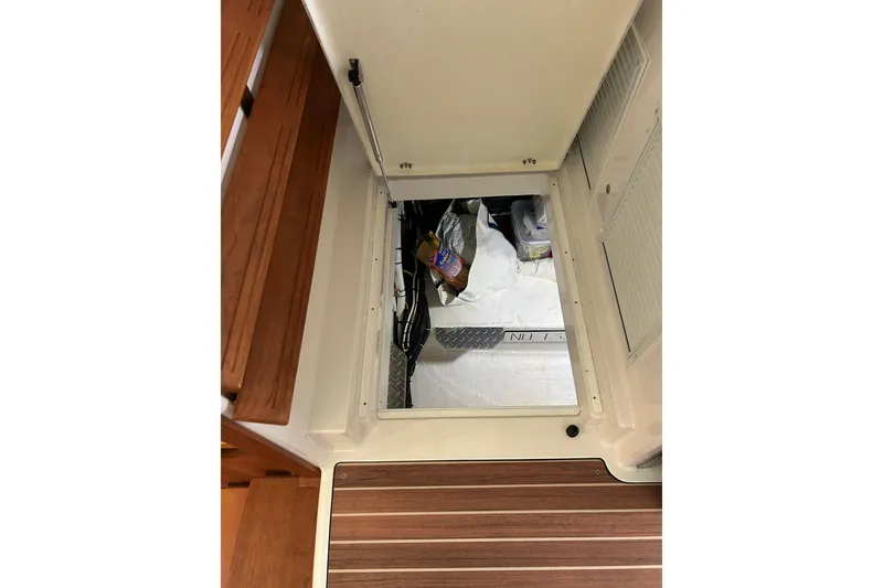 Slide: The Image of Under helm storage - 38