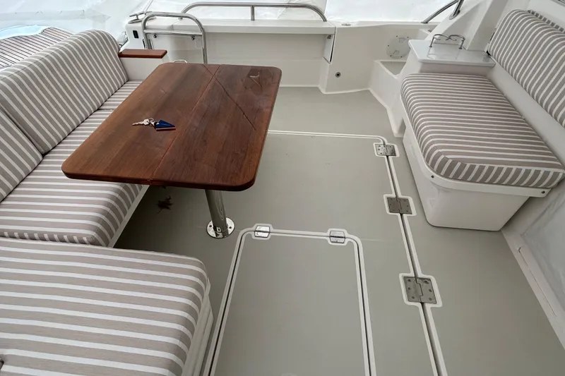 Slide: The Image of Comfortable, social cockpit - 6