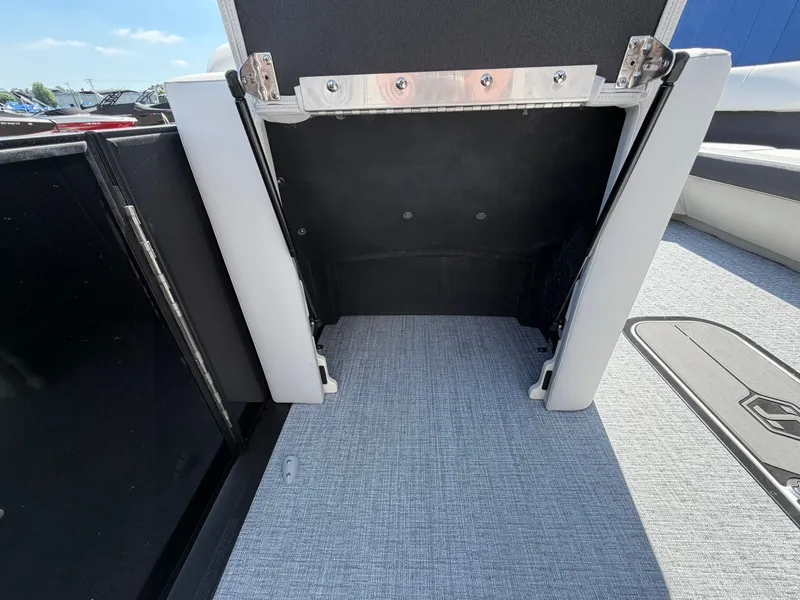 Slide: The Image of Harris Cruiser 230 2026 - 20