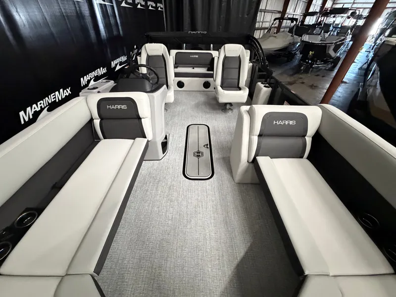 Slide: The Image of Harris Cruiser 230 2026 - 34
