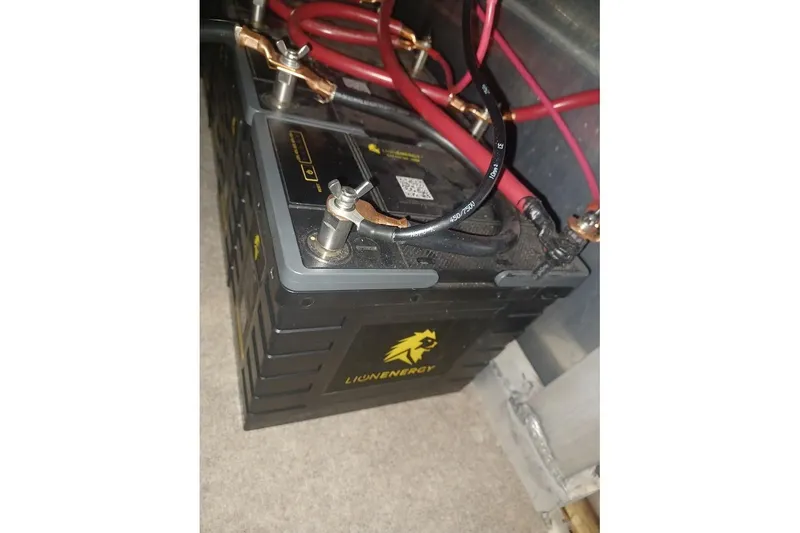 Slide: The Image of Battery installation in 1996 Stardust Cruisers 1655 with red and black cables. - 45