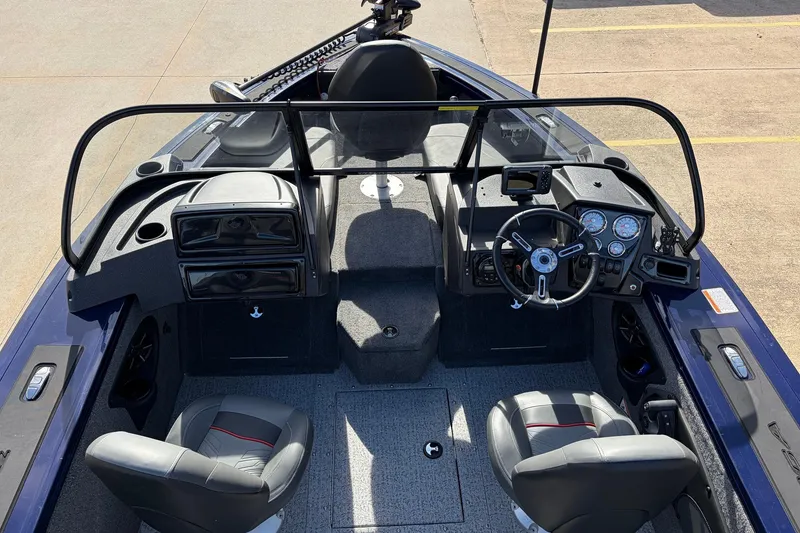 Slide: The Image of 2024 Tracker Targa V-18 Combo boat interior with dual seats and modern dashboard. - 10
