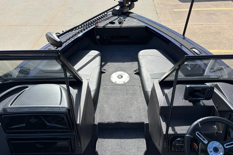 Slide: The Image of 2024 Tracker Targa V-18 Combo boat interior with seating and steering console. - 12