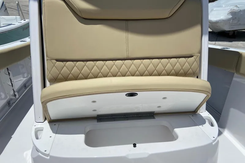 Slide: The Image of Sportsman Heritage 231 seat with storage, 2026 model. - 31
