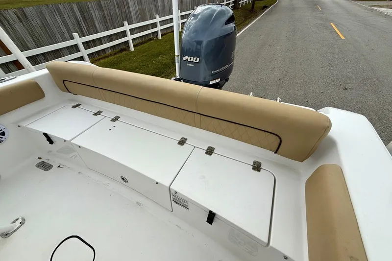Slide: The Image of 2019 Sportsman Heritage 211 Center Console boat with Yamaha 200 engine, beige seating. - 7
