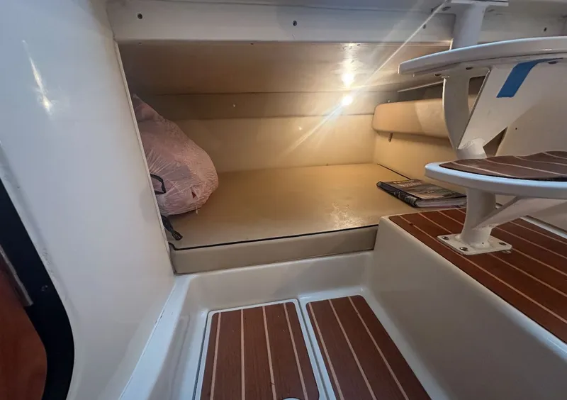 Slide: The Image of Triton 351 Express 2007 - 16