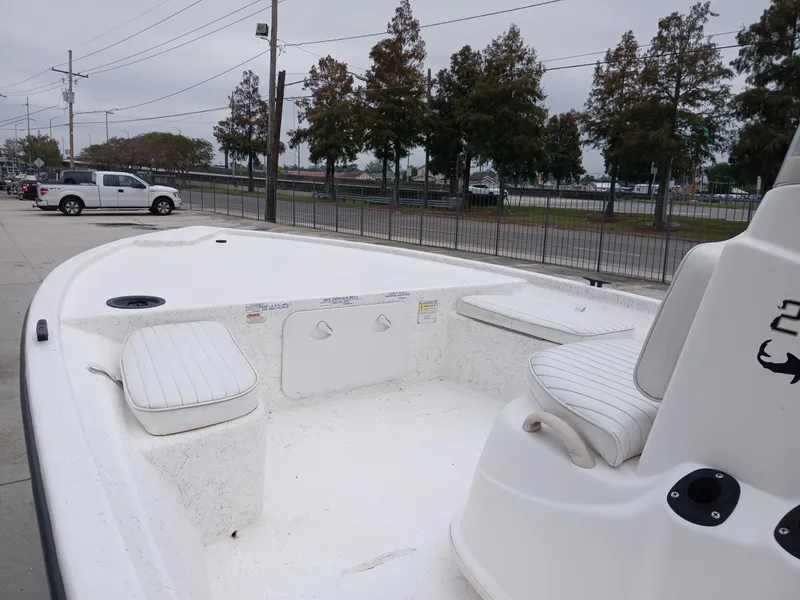 Slide: The Image of Mako 2101 Inshore 2006 - 10