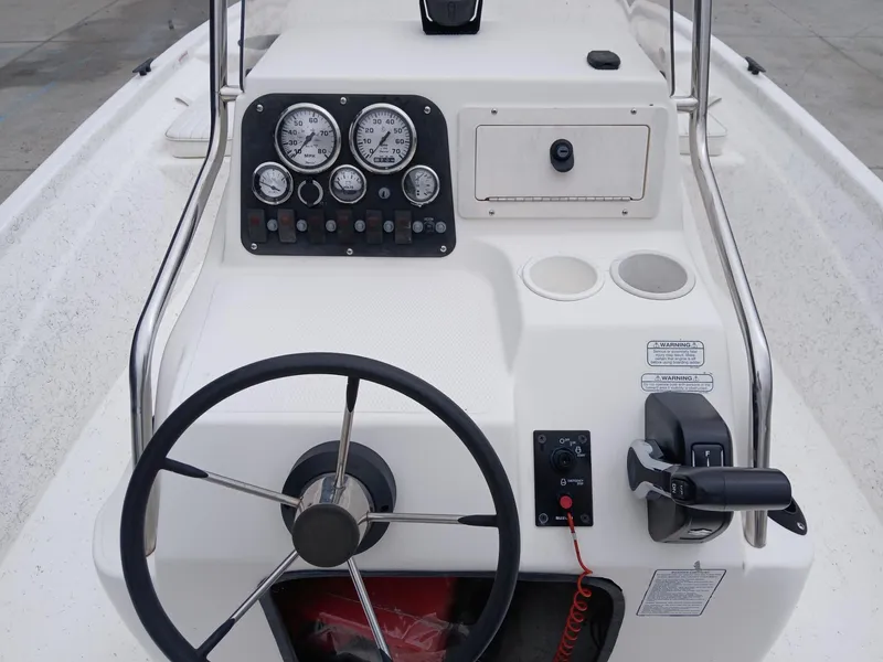 Slide: The Image of Mako 2101 Inshore 2006 - 12