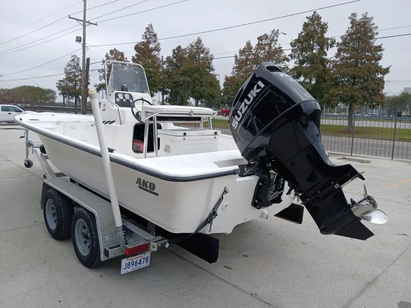 Slide: The Image of Mako 2101 Inshore 2006 - 3