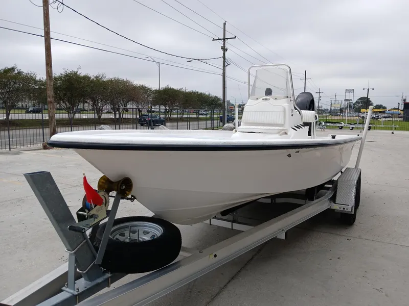 Slide: The Image of Mako 2101 Inshore 2006 - 4