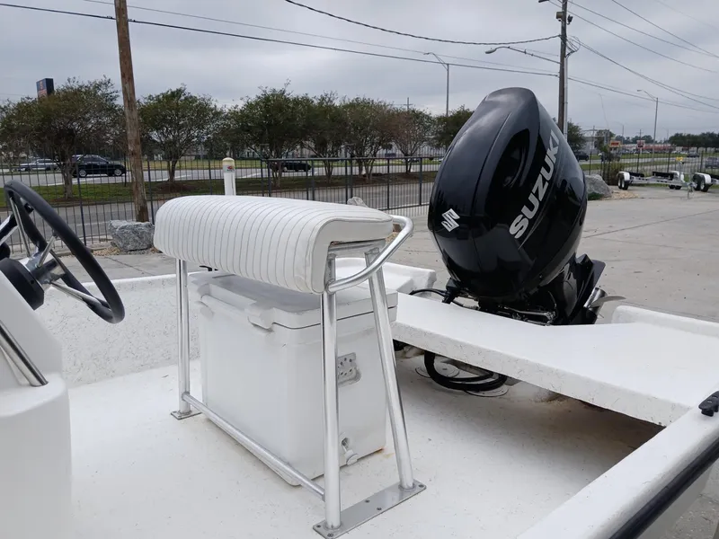 Slide: The Image of Mako 2101 Inshore 2006 - 7