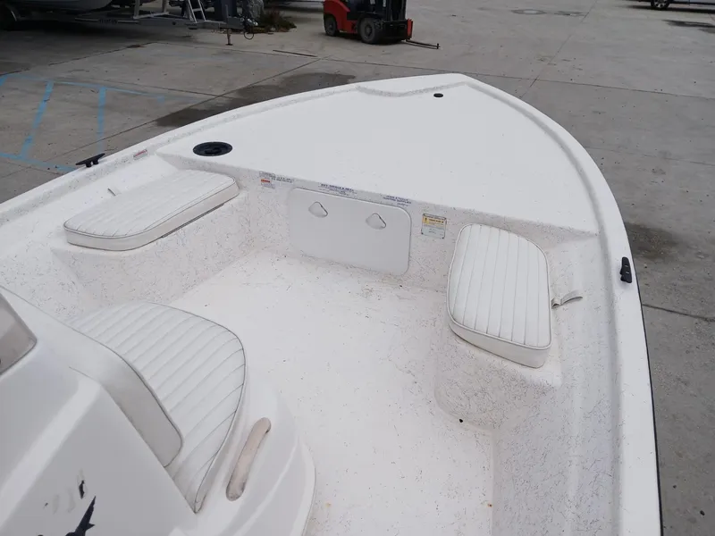 Slide: The Image of Mako 2101 Inshore 2006 - 9