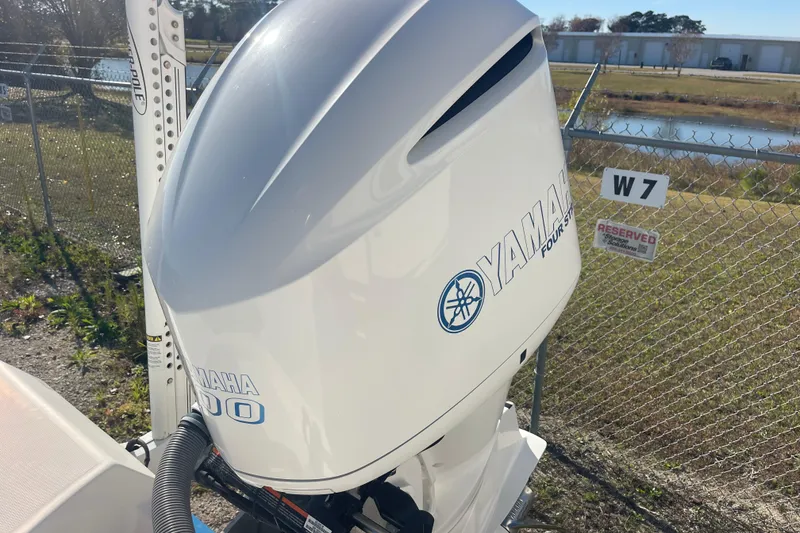Slide: The Image of Yamaha outboard motor on 2021 Everglades 243 Center Console boat, near chain-link fence. - 21