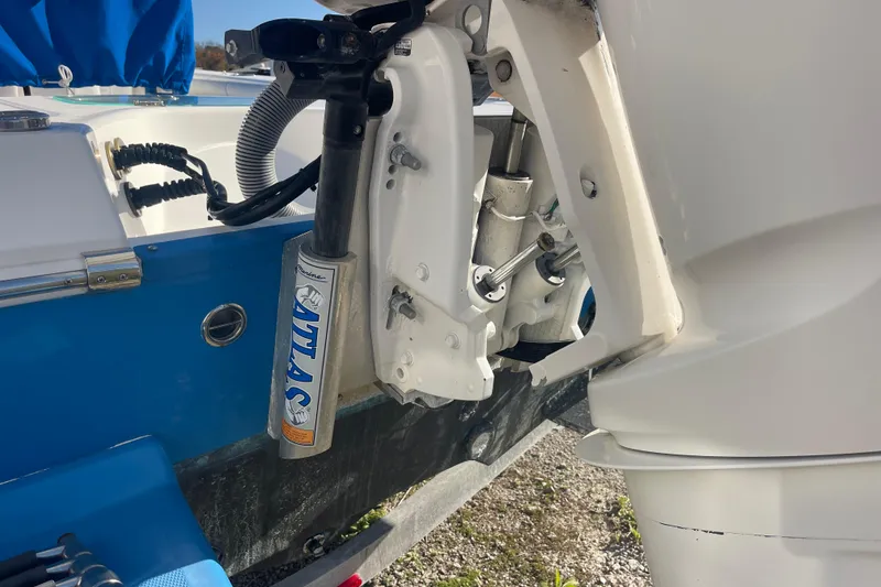 Slide: The Image of 2021 Everglades 243 Center Console boat with Atlas hydraulic jack plate. - 23