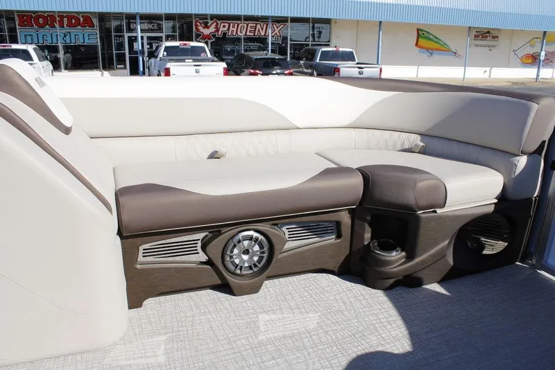 Slide: The Image of Luxurious seating on 2026 Avalon LSZ Cruise Rear Bench, featuring modern design and comfort. - 26