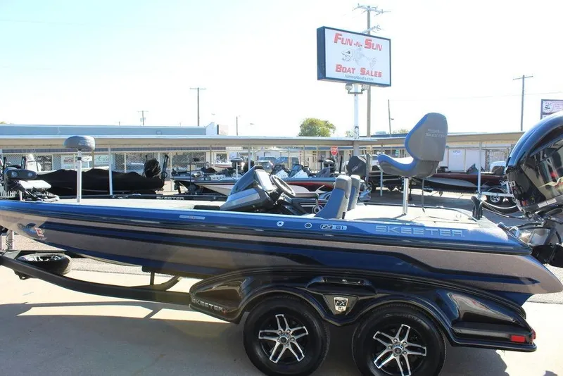 Slide: The Image of 2016 Skeeter FX21 Limited Edition boat displayed at Fun-n-Sun Boat Sales. - 4