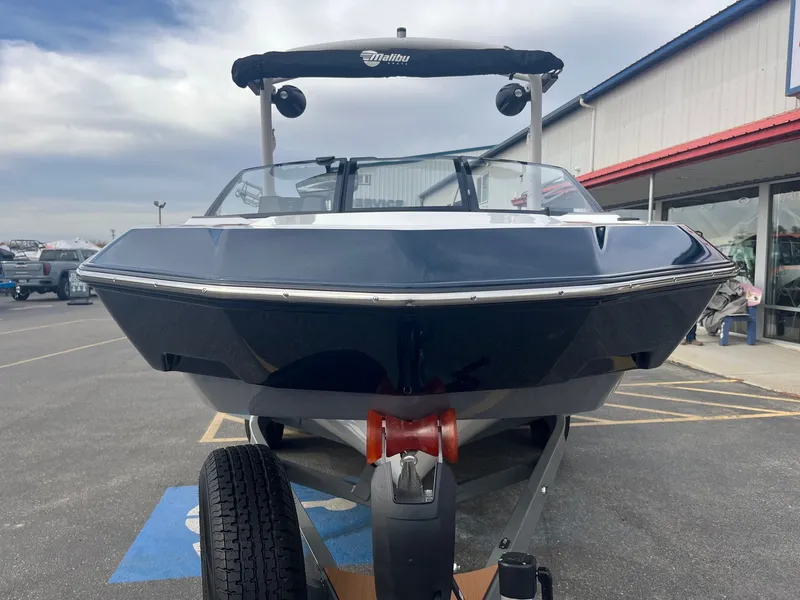 Slide: The Image of Malibu Wakesetter 21 LX 2024 - 10