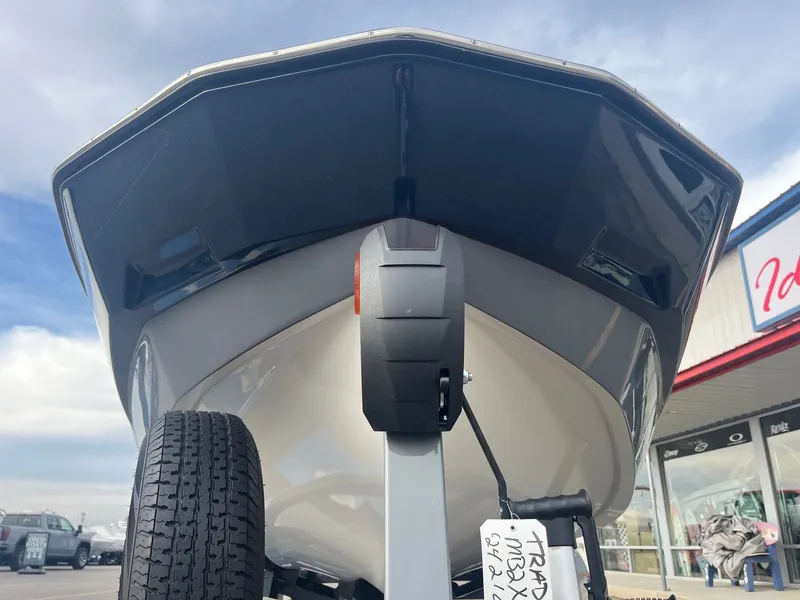 Slide: The Image of Malibu Wakesetter 21 LX 2024 - 11