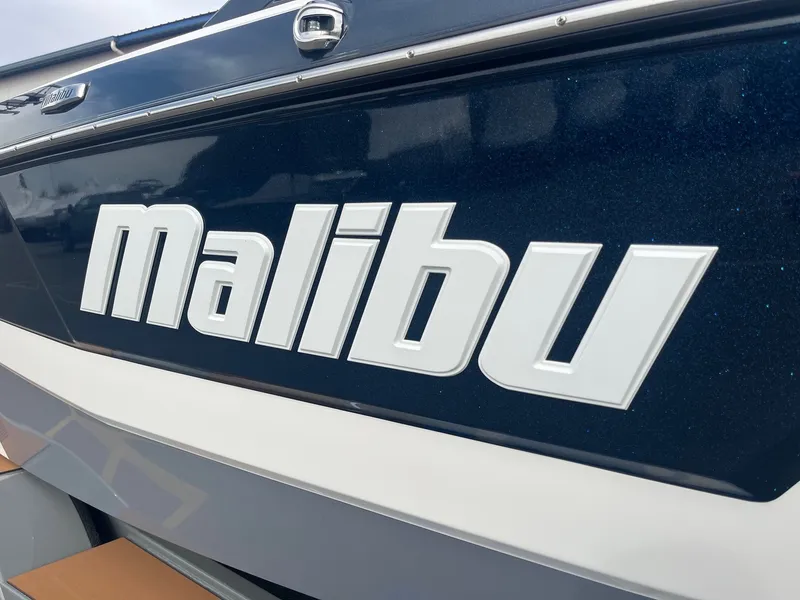Slide: The Image of Malibu Wakesetter 21 LX 2024 - 14