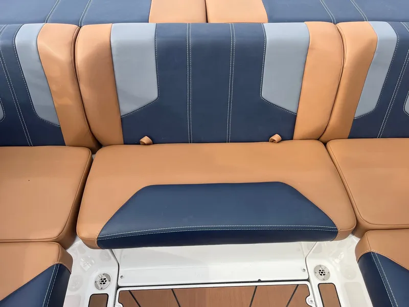 Slide: The Image of Malibu Wakesetter 21 LX 2024 - 22