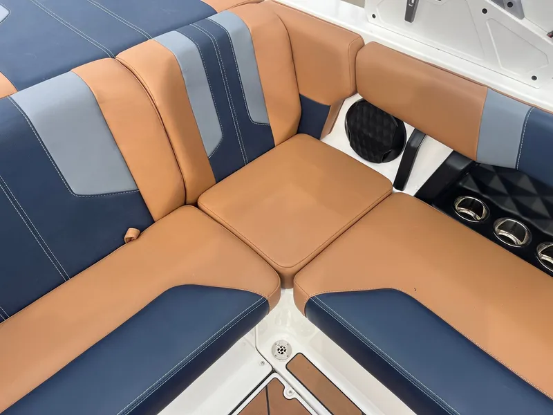 Slide: The Image of Malibu Wakesetter 21 LX 2024 - 23