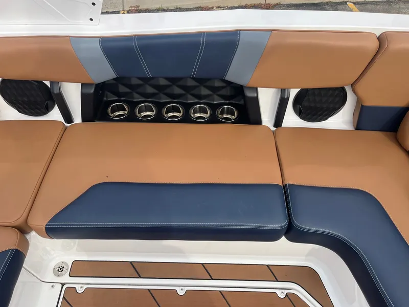 Slide: The Image of Malibu Wakesetter 21 LX 2024 - 24