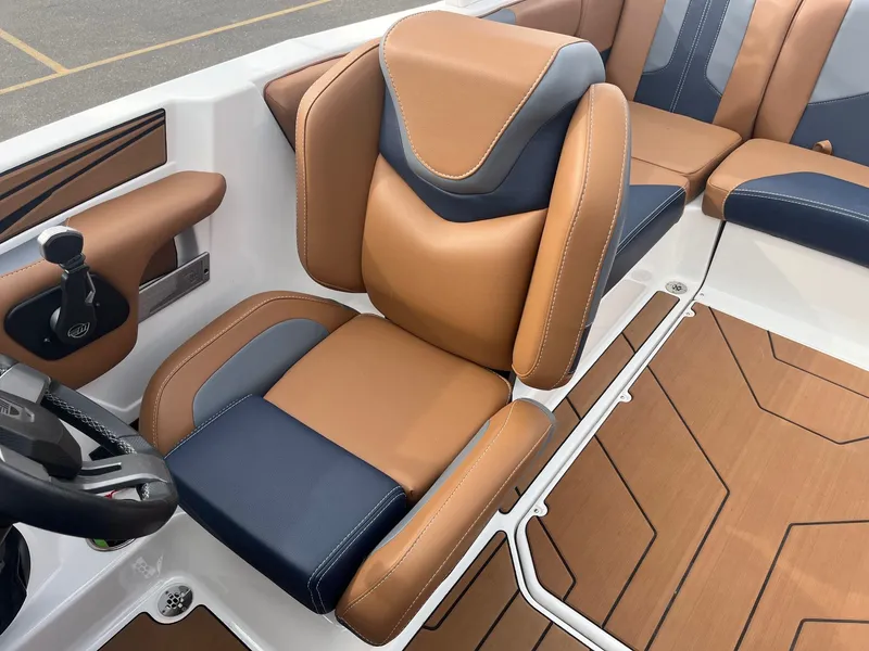 Slide: The Image of Malibu Wakesetter 21 LX 2024 - 27