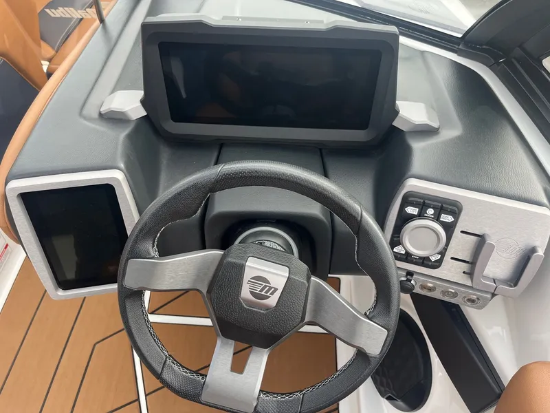 Slide: The Image of Malibu Wakesetter 21 LX 2024 - 28