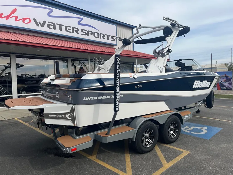 Slide: The Image of Malibu Wakesetter 21 LX 2024 - 3