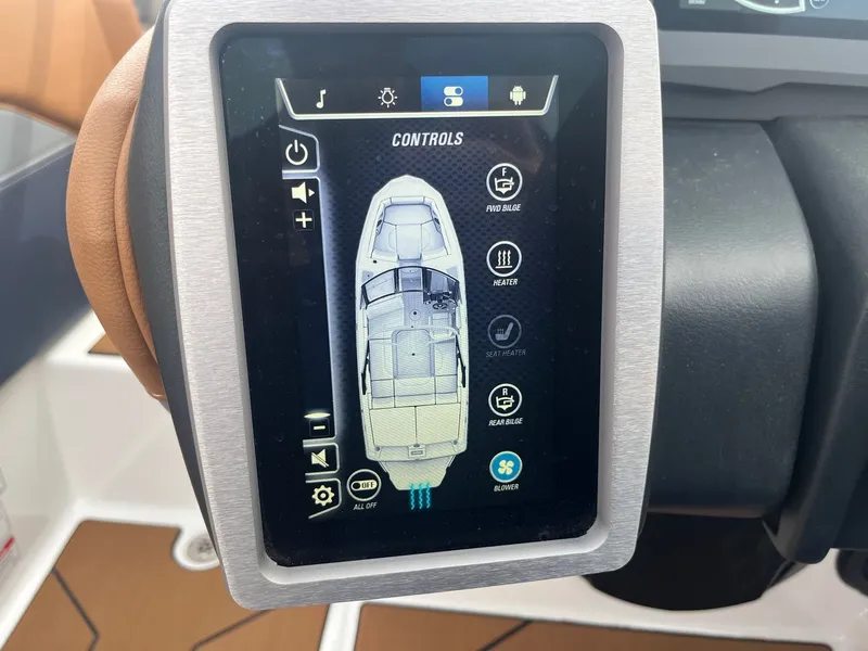 Slide: The Image of Malibu Wakesetter 21 LX 2024 - 33