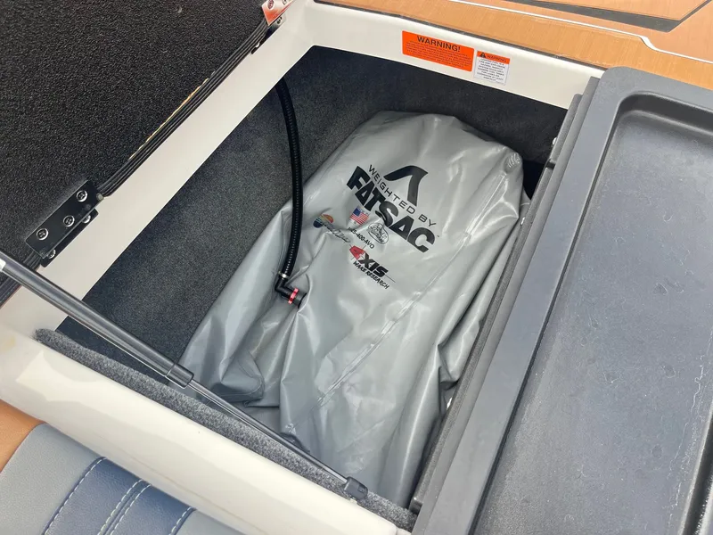 Slide: The Image of Malibu Wakesetter 21 LX 2024 - 34