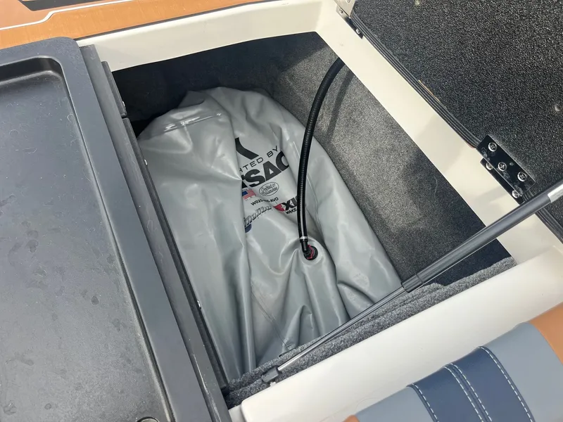 Slide: The Image of Malibu Wakesetter 21 LX 2024 - 35