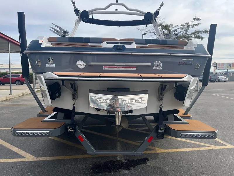 Slide: The Image of Malibu Wakesetter 21 LX 2024 - 4