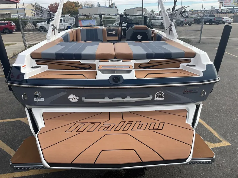 Slide: The Image of Malibu Wakesetter 21 LX 2024 - 6
