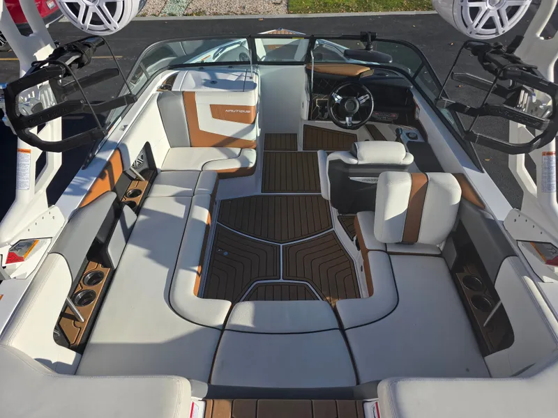Slide: The Image of Nautique 210 Super Air Nautique 2018 - 12