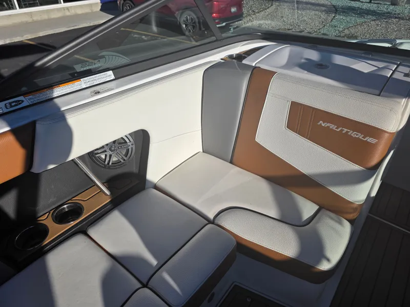 Slide: The Image of Nautique 210 Super Air Nautique 2018 - 13