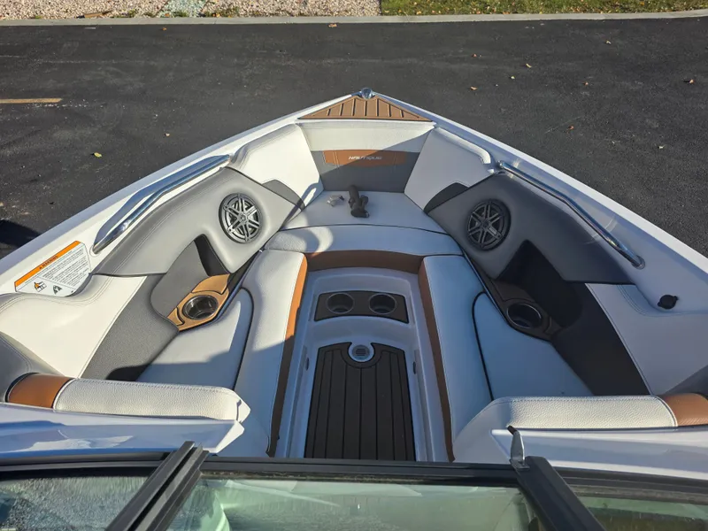 Slide: The Image of Nautique 210 Super Air Nautique 2018 - 16