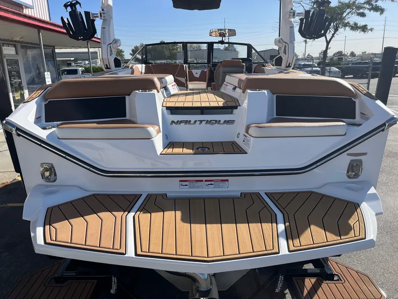 Slide: The Image of Nautique Super Air Nautique S23 2023 - 6