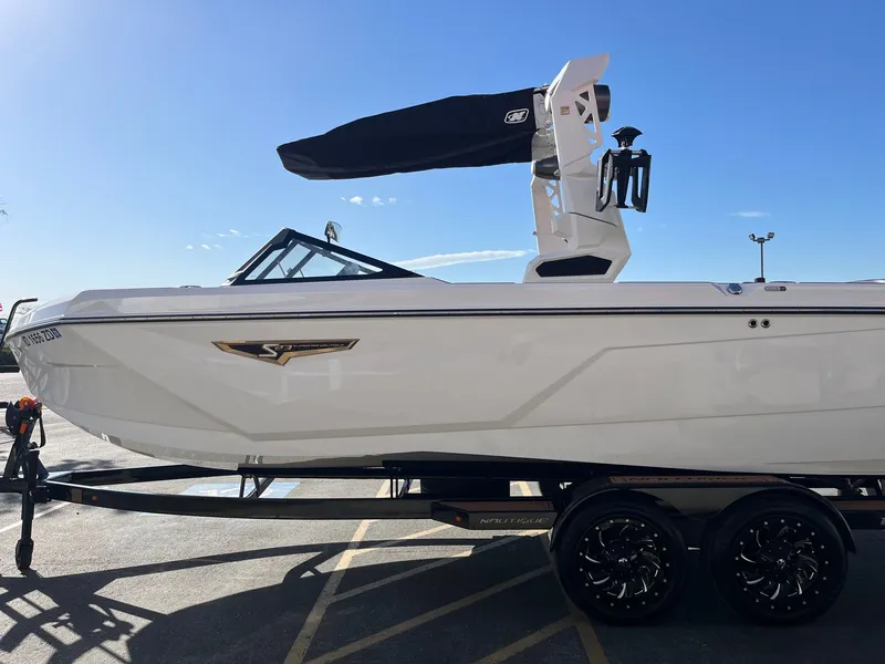 Slide: The Image of Nautique Super Air Nautique S23 2023 - 8
