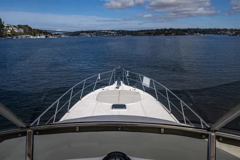 Slide: The Image of 2009 Ocean Alexander 52 Sedan visibility and huge bow cushion - 20