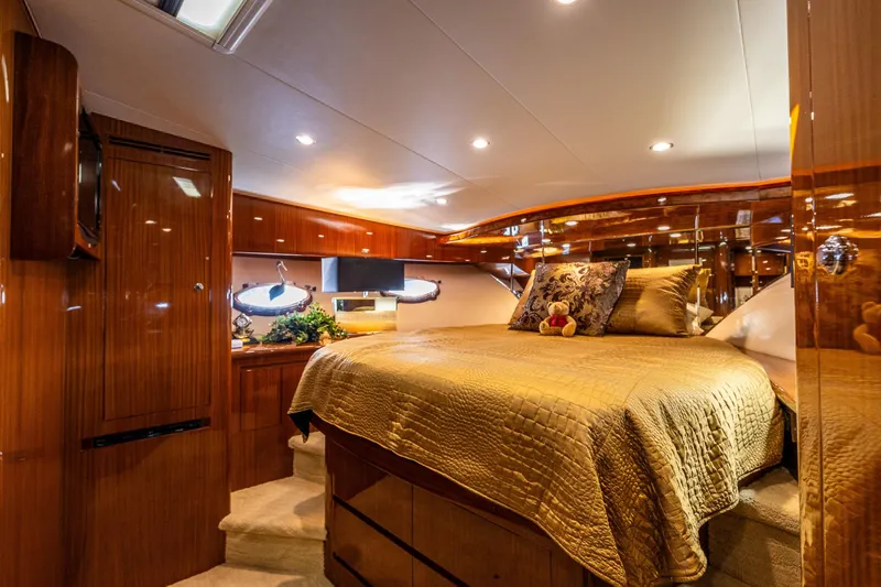 Slide: The Image of Luxurious MSR of 2009 Ocean Alexander 52 Sedan yacht with elegant wood finishes. - 32