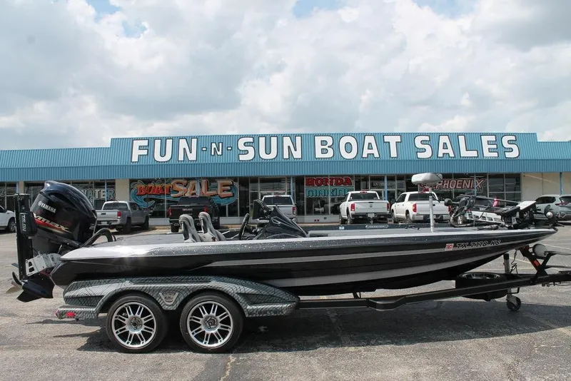 The Image of 2021 Skeeter FXR21 boat at Fun-N-Sun Boat Sales dealership. - 1