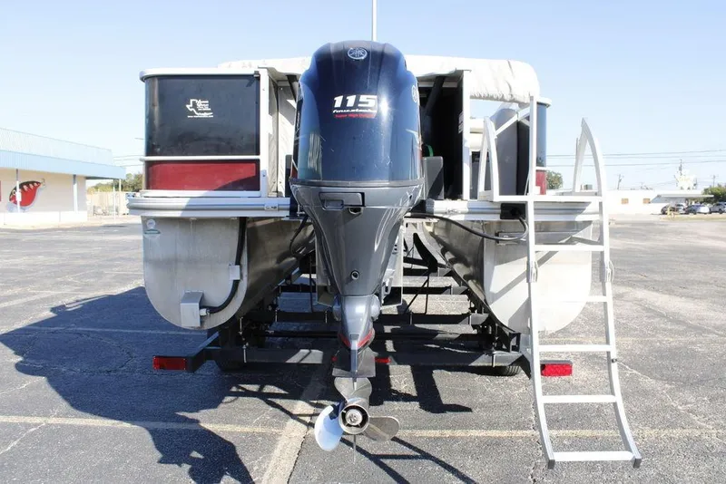 Slide: The Image of 2021 SunCatcher Select 22C pontoon boat with Yamaha 115 outboard motor. - 6