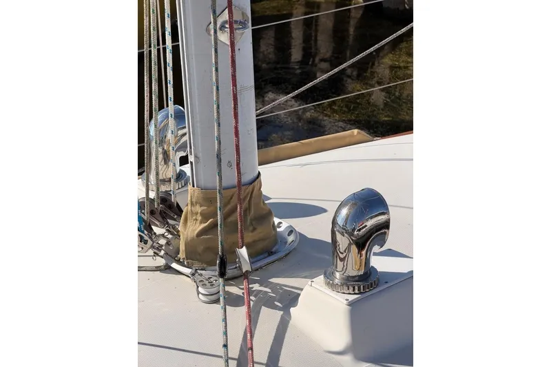 Slide: The Image of 1984 Sabre 34-1 sailboat deck with mast and rigging details. - 31