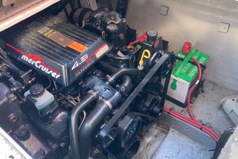 Slide: The Image of Engine compartment of a 1999 Chaparral Signature 29 with MerCruiser 4.3L engine. - 6