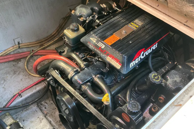 Slide: The Image of Engine compartment of a 1999 Chaparral Signature 29 with MerCruiser 4.3L engine. - 7